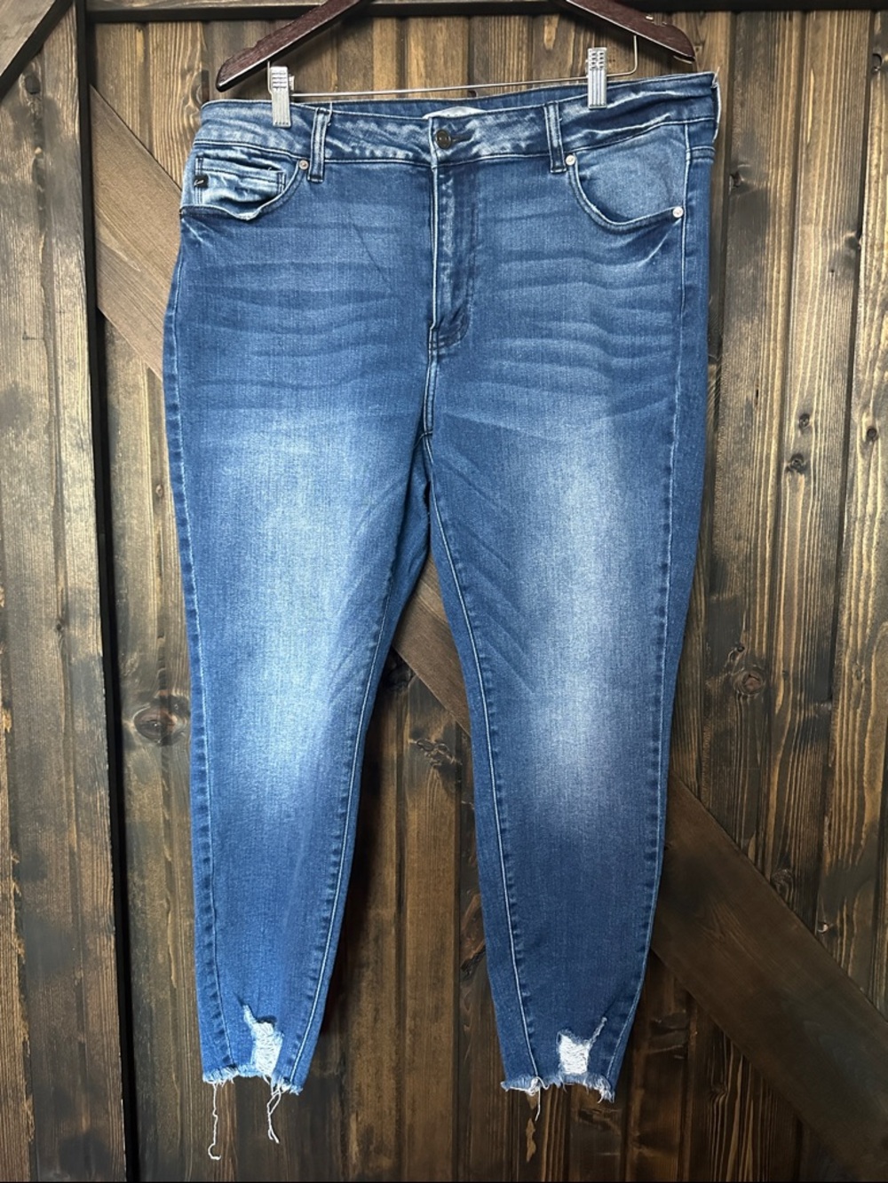 KanCan Medium Blue Distressed Cropped Ankle Jeans